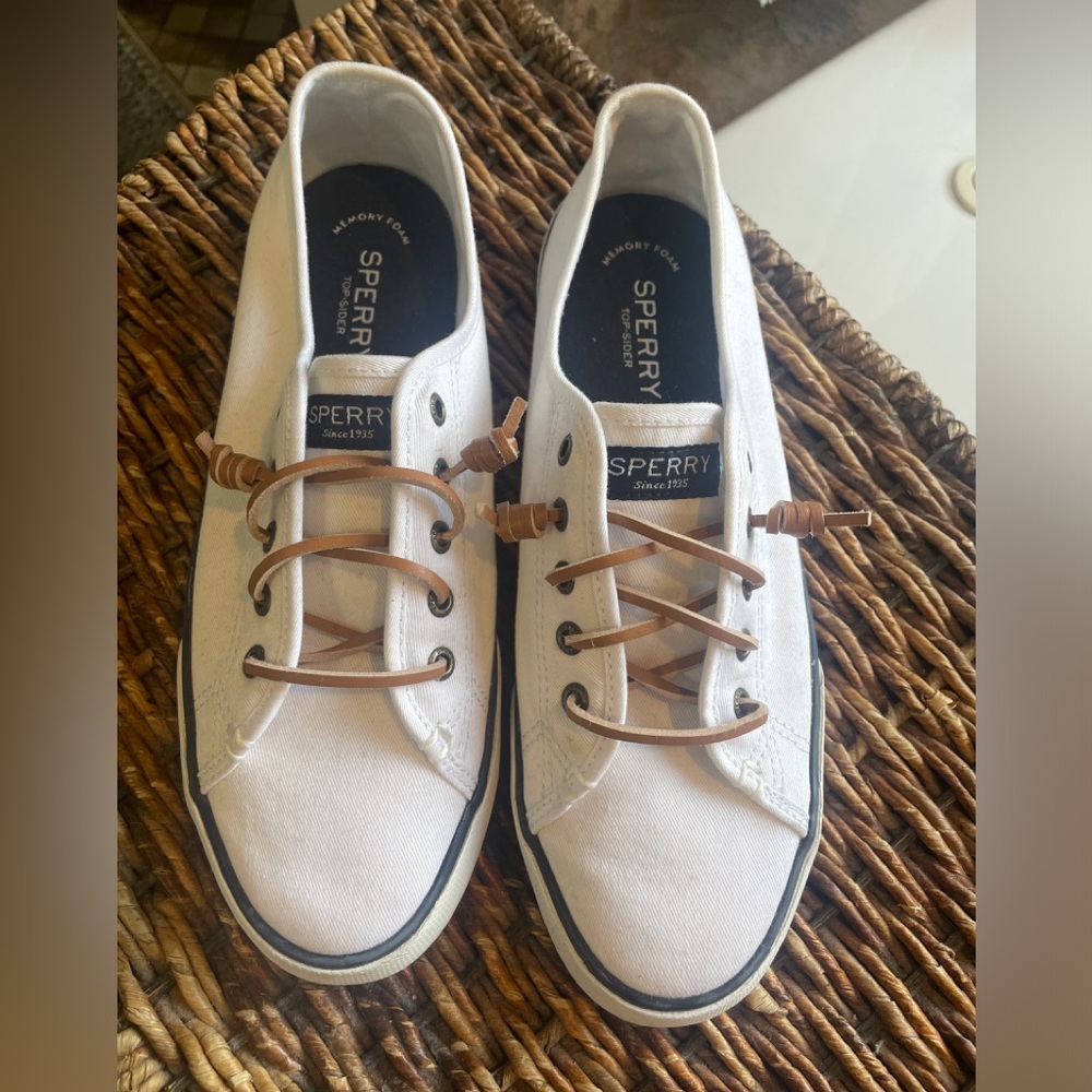 Sperry white boat shoes, size 8.5. Gently worn and in very good condition.